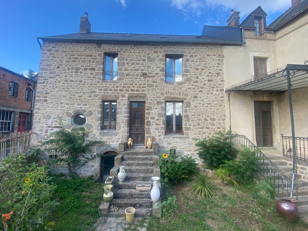 Façade de la "Butinerie" au Domaine de la Belle Avette